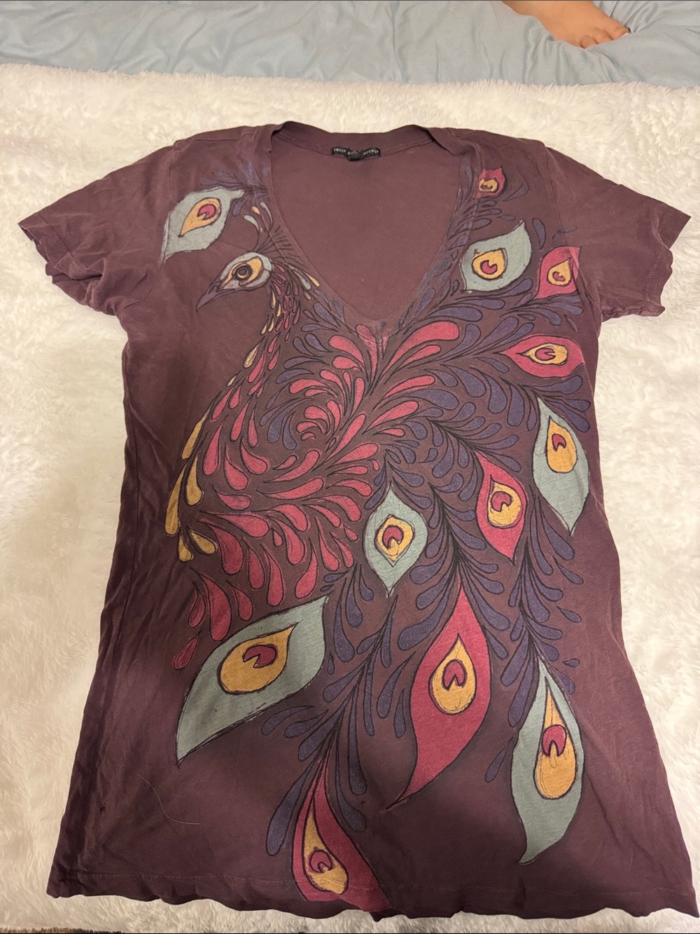 Women's Truly Madly Deeply Plum V-Neck Peacock Graphic Tee, Sz S